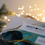 Die Home Spa Box mit einer Lichterkette im Hintergund
